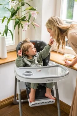 Momi Yumtis Dark Grey Kinderstoel KRKA00001 -BabyWereldNederland Momi Yumtis 1