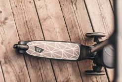 Scoot And Ride Brown Lines Highwaykick 2 Step SR-96526 -BabyWereldNederland Scoot and Ride Brown Lines Highwaykick 2 Step SR 96526 .sfeer 4