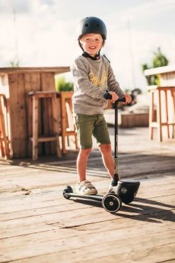 Scoot And Ride Green Lines Highwaykick 2 Step SR-96525 17 Scoot And Ride Green Lines Highwaykick 2 Step SR-96525 -BabyWereldNederland Scoot and Ride Green Lines Highwaykick 2 Step SR 96525 .sfeer 1