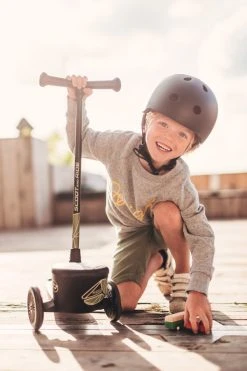 Scoot And Ride Green Lines Highwaykick 2 Step SR-96525 18 Scoot And Ride Green Lines Highwaykick 2 Step SR-96525 -BabyWereldNederland Scoot and Ride Green Lines Highwaykick 2 Step SR 96525 .sfeer 3