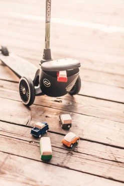 Scoot And Ride Green Lines Highwaykick 2 Step SR-96525 16 Scoot And Ride Green Lines Highwaykick 2 Step SR-96525 -BabyWereldNederland Scoot and Ride Green Lines Highwaykick 2 Step SR 96525 .sfeer 4