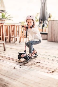 Scoot And Ride Led Rose Highwaykick 2 Step SR-96528 -BabyWereldNederland Scoot and Ride Led Rose Highwaykick 2 Step SR 96528 .sfeer 1