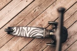 Scoot And Ride Zebra Highwaykick 2 Step SR-96523 -BabyWereldNederland Scoot and Ride Zebra Highwaykick 2 Step SR 96523 .sfeer 2