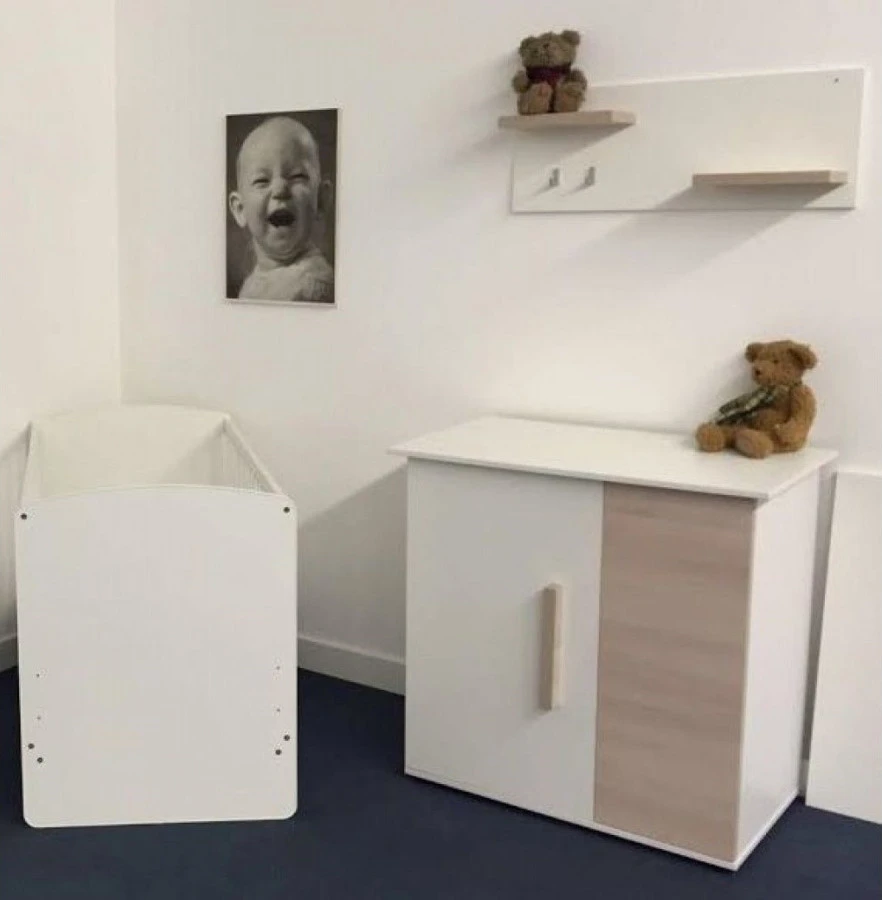 Babykamer Jasper: Ledikant En Commode 1 Babykamer Jasper: Ledikant En Commode
