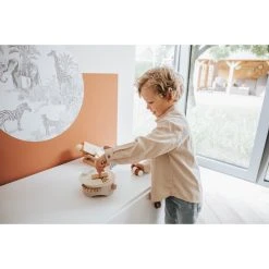 Label Label Roze Houten Crepe Maker LLWT-34710 -BabyWereldNederland crepe maker nougat sfeerfoto 1