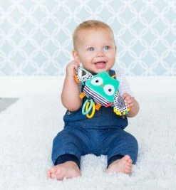 Infantino Flutter & Jitter Uil Buggyspeeltje BK-216320 -BabyWereldNederland infantino flutter jitter uil buggyspeeltje bk 216320 1 1920x1920