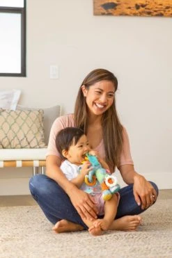 Infantino Go Gaga Playtime Pal Olifant Buggyspeeltje BK-216553 9 Infantino Go Gaga Playtime Pal Olifant Buggyspeeltje BK-216553 -BabyWereldNederland infantino go gaga playtime pal olifant buggyspeeltje 4