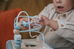 Label Label Nougat Houten Activiteitenkubus LLWT-37131 -BabyWereldNederland label label blauw houten activiteitenkubus llwt 34307 7 1