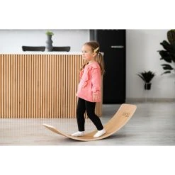 Luna Toys Houten Balansbord Met Grijs Vilt LU-37001 -BabyWereldNederland luna toys houten balansbord sfeer 2 1