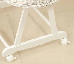 BabyWereldNederland -BabyWereldNederland mamaloes rotan wit baby wiegje 3