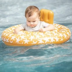 Swim Essentials Baby Float Zeesterren 0-1 Jaar Zwemring 2022SE347 10 Swim Essentials Baby Float Zeesterren 0-1 Jaar Zwemring 2022SE347 -BabyWereldNederland swim essentials baby float zeesterren 0 1 jaar zwemring 2022se347 sfeer